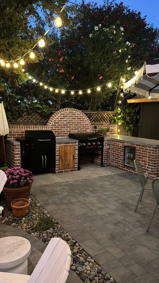 The outdoor kitchen of my dreams is complete! It has been a labor of love & I’m obsessed with the way it all came together. Adding the brick was the icing on the cake. 🤌🏼🥰 
Brick is from @oldmillbp in the color Boston Mill
Grout is a mixture of biscuit & white
use code: THERUSTICPALLET for 10% off. 🫶🏼