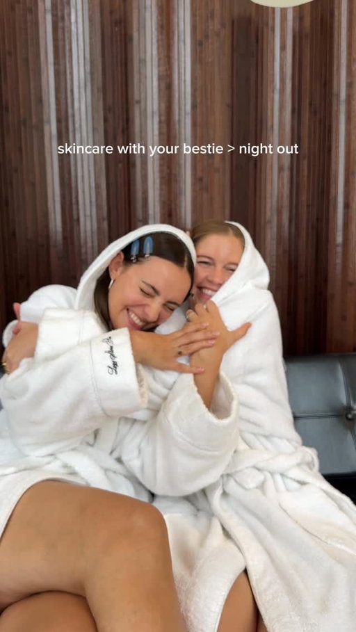reclame | your sign to plan a @caudalie Resveratrol skincare date with your bestie 🍇👯‍♀️ #caudalie #rvlift