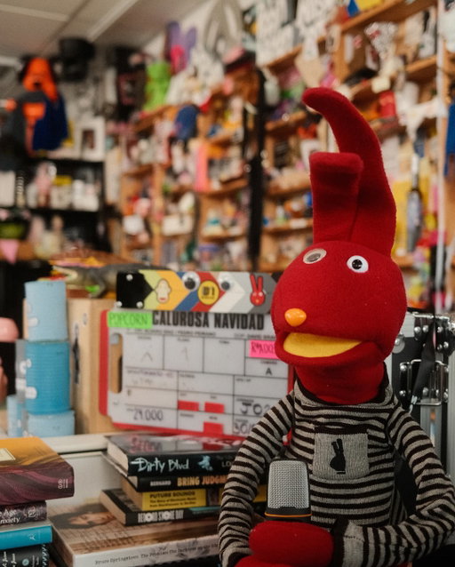 No se dejen engañar, pareció un caos pero en realidad fue un caos. Les dejamos el BTS del mejor Tiny Desk de la historia. Si quedaron con ganas de más 31 Minutos, corran a ver todas las temporadas en #PrimeVideoLat y próximamente… la película “31 Minutos: Calurosa Navidad”