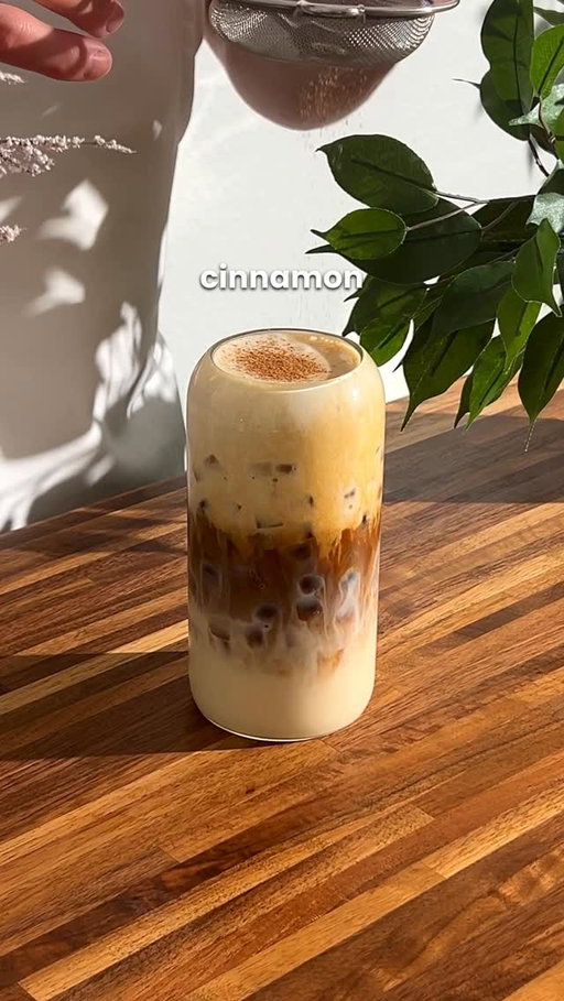 Honey Cinnamon Latte 🍯🤎 Recipe 👇🏽

If you want to make delicious coffee at home: comment „book“
and I send you my FREE ebook with 5 dangerously delicious recipes + brewing instructions 😍

Recipe:
- add ice to your cup
- brew a fresh espresso 
- add 120 ml/ 4 oz of your milk of choice to your ice
- optionally add some extra cinnamon powder (1/4 tsp)
- pour the espresso on top
- make your honey cream top:
* 90 ml/ 3 oz heavy cream/ oat cream
* 30 ml/ 1 oz of honey
* 2 oz/ 60 ml milk of choice 
* pinch of salt
- froth for 1-2 min
- add your honey cream and top it with cinnamon powder

That’s it. Enjoy! 😁

Voice Over Idea from my buddy: @recipeincaption 🤝🏽
Check him out he’s the king of "dinners you’ll actually make" 🤩

#icedlatte #icedcoffee #honeycoffee #coffeerecipe