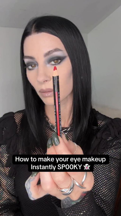 Instant spooky eye. For fun, for a ghouly look or a vampire vibe for our favorite season.
@themobbeauty Trad Goth on the eyes
@1999.beauty Red on the waterline (no it’s not tested for the eyes, yes I’m a rebel)