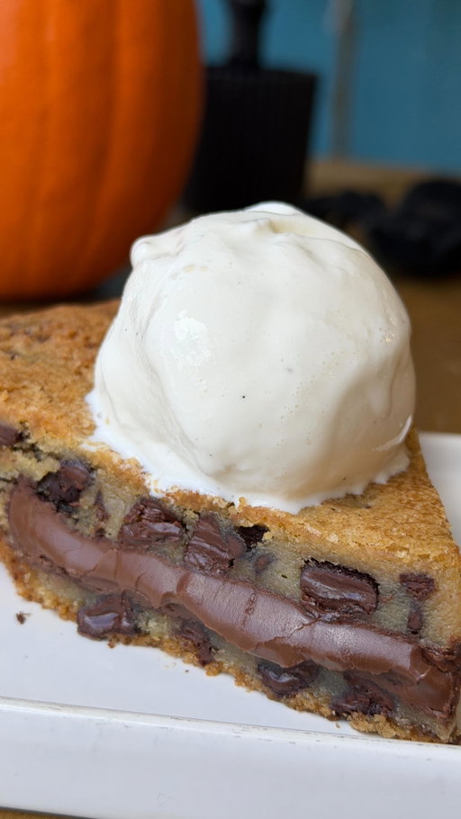 Getting into spooky season with this throwback. Stuffed Nutella Cookie Pie! Perfectly warmed and topped with Vanilla Vanilla Ice Cream 🕷️🎃#Nutellacookie #cookiepie #miamidesserts #wynwood #coconutgrove #ftlauderdale #dessert #sweettooth #dessertlovers #dessertsofinstagram #treatyourself #dessertgoals