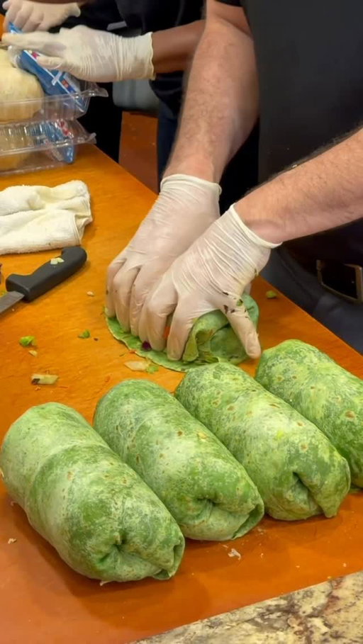 Trying the famous chopped chicken Caesar wrap from @vinnyscafeboca !

🎥 clip cred: marywmalek 

#chickencaesarwrap