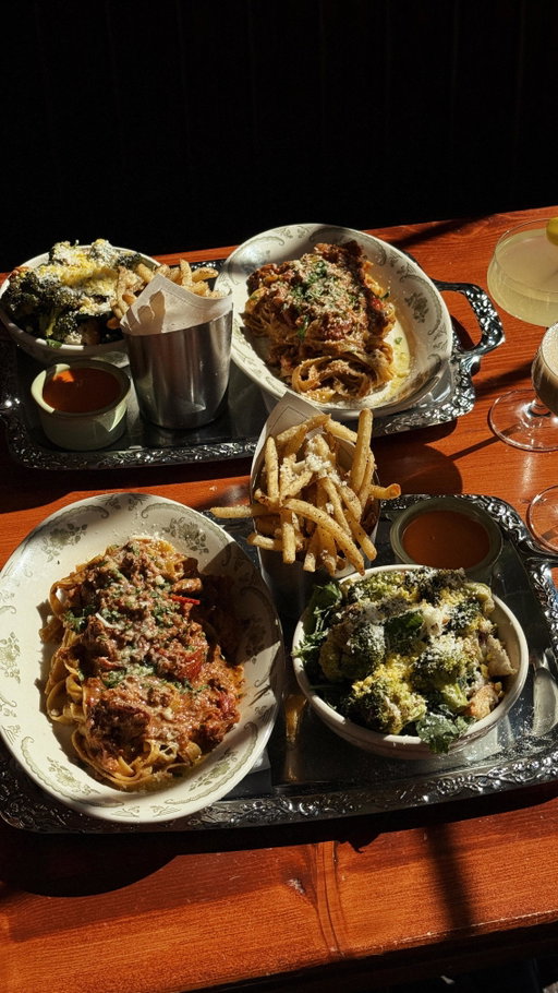 #2492 the dream girl dinner just dropped in boston 🤭 @waverlycharlestown is serving up a $25 wednesday night special menu with a broccoli caesar, fries & pasta — all on the cutest silver trays 🍝✨#bucketlistboston