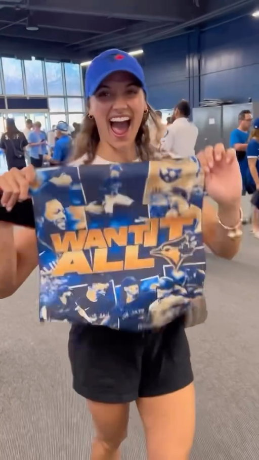When you have to choose between Jays playoffs and Football Sunday @nflcanada hooks it up! 
⚾️💙🏈💥
Feelinnnn good vibes for tonight!!!!! Let’s go Jays!!