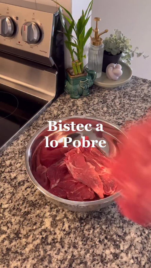 Recipe 🇵🇪⬇️

I seasoned the meat with garlic, soy sauce, vinegar, lime, salt & pepper

I made white rice, homemade fries using yellow potatoes, sweet plantains & fried egg

Meat: Sirloin steak
•
•
•
•
#latina #latinacontentcreator #hispanic #comida #latinainfluencer #latinablogger #latinainfluencer #bistec #comida #peru #chile #latinos #latinamerica #latinx #haycomidaenlacasa #bistecalopobre #recetas #receta #recetasaludables