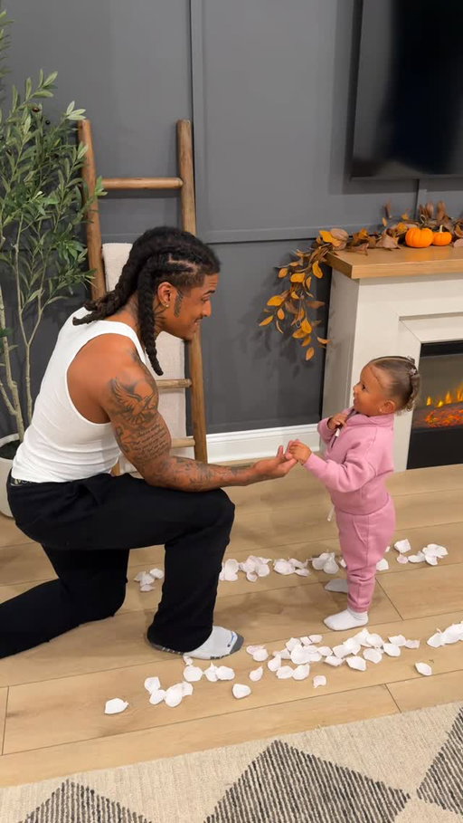 I proposed to my daughter🤣🩷 

#girldad #daddysgirl #babygirl #dad