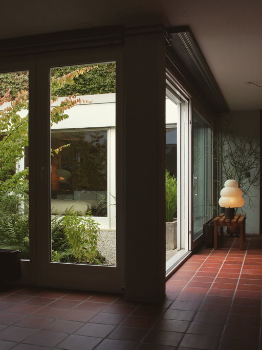 They say architecture frames life — and in Midcentury design, that connection to nature is everything. My secret garden shifts with every season, shaping how my home feels and lives.

Midcentury modern | Interiordesign | case Study Architecture | mid-Century House | minimal Design