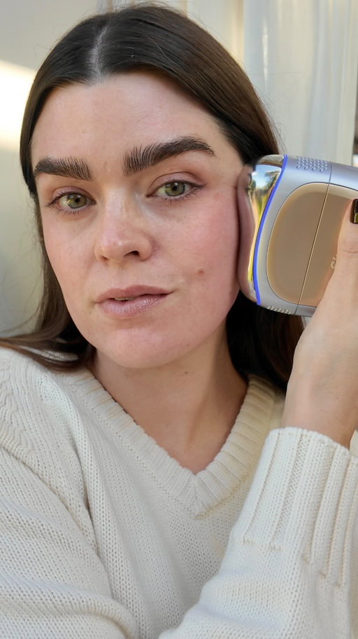 AD | As a treatment loving homebody, I feel like the @sharkbeautyuk FacialPro Pro Glow was MADE for me. Along with the Shark DePuffi, it extracts, hydrates, sculpts and depuffs, all in 10 minutes flat. Want to see how? Let me show you. #sharkbeautyuk #sharkfacialproglow #sharkdepuffi