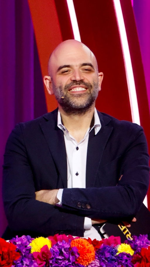 Roastare @robertosaviano_official non poteva essere più ICONIC 🙌

📺 #RoastInPeace è disponibile da domani su Prime Video