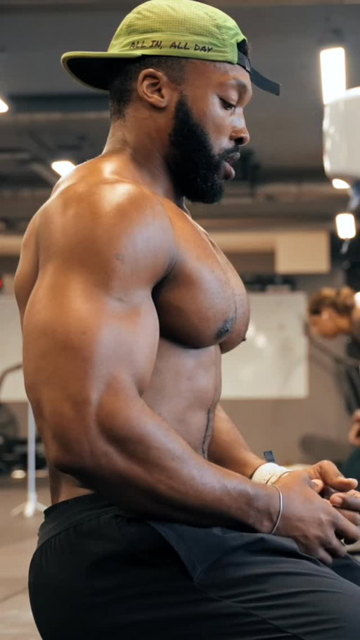 These are my top  Chest Exercises that has been a staple in my training 🔥
.
.
7 days free on my Crossliftr training and Nutrition App via link on Bio! 

.
.
#chestday #chestworkout #fitness
