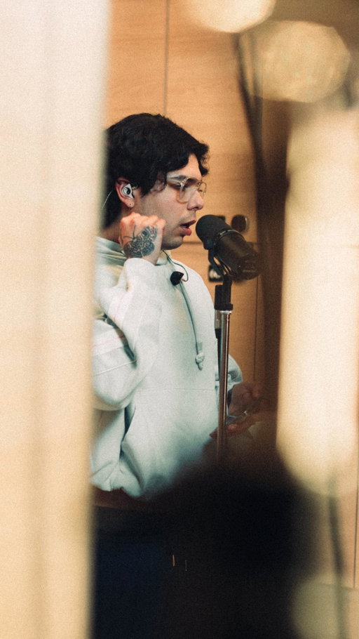 Fantasías animadas de ayer y hoy 🎧🎶
La melodía romántica de @gianluca____11 envuelve los camarines en Locker Sessions.

Disponible en nuestro Canal YouTube @ellesse_cl / Link en bio. 

#ellesse #lockersessions