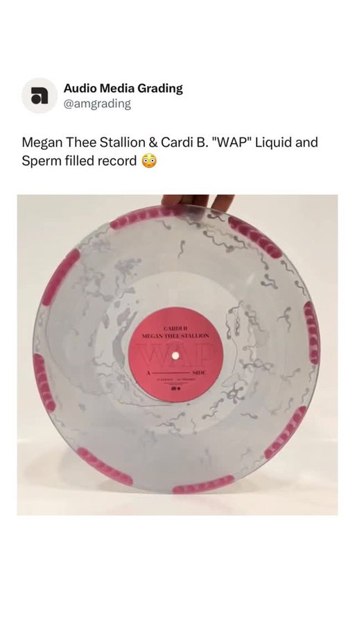 WHAT IS THAT??? 👀 

(Via plasticatdeviations/TT)