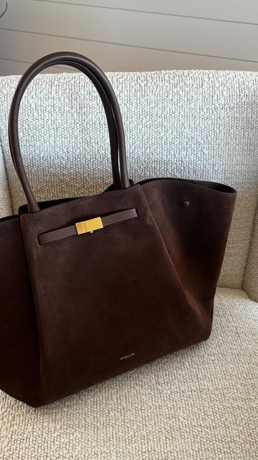 Unboxing my dream fall bag 🤎 @demellierlondon #gifted 
.
.
.
.
.
#unboxing #designerbag #fallfashion #brownbag #girlythings #pinteretinspired #fallaesthetic