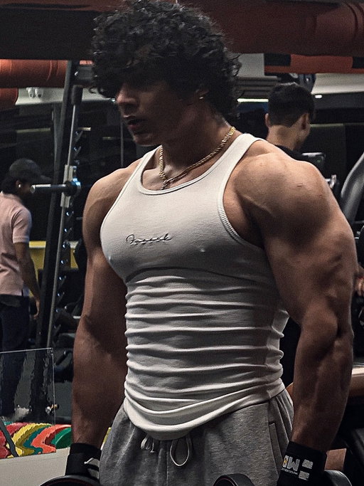 When you look in the mirror and realise all the sweat and efforts were worth it.

.

.

.

.

.

#bodybuilding #fitness #cbum #anime #arms #mihirlifts