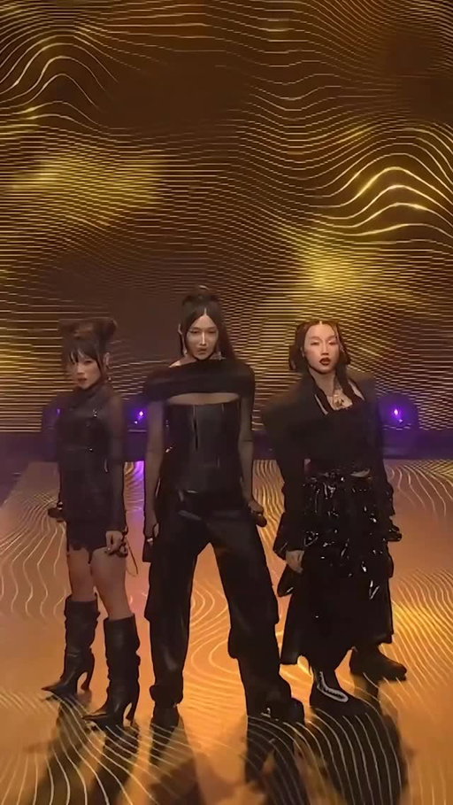 HUNTR/X performed their hit song, “Golden,” shortly after finding out it went platinum on @fallontonight.

CONGRATS #HUNTRX #KPopDemonHunters! 💜
