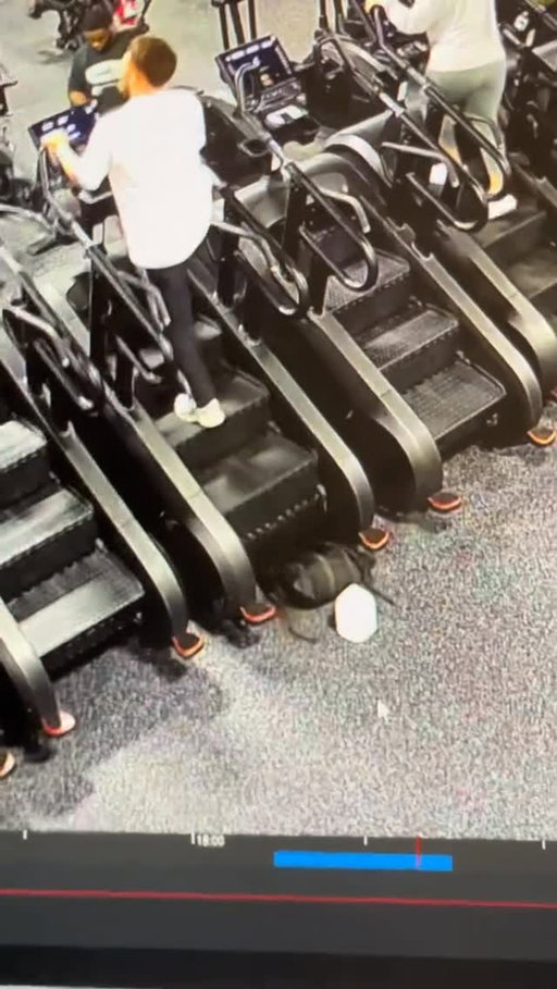 He probably thinks they bag got stolen too 😂😂😂
(tt/livintoofastdrew)