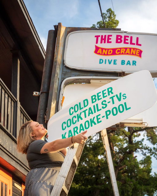 🔔 A new neighborhood bar has opened in Houston’s Old Sixth Ward. The Bell and Crane, located at 908 Henderson Street, was founded by hospitality veteran Ashley Bell and is described as an elevated dive bar offering quality cocktails, childhood throwback-themed bites and a casual setting.

🏡 The bar’s name honors Bell’s family, combining her mother’s maiden name and the English translation of her father’s surname. The space, formerly Henderson Heights where Bell once served as manager, was redesigned with maroon paint, neon lighting, eclectic artwork and cozy furnishings to create an approachable atmosphere.

🍸 The beverage menu includes $12 house martinis such as Tomato, Strawberry Jam and Espresso, alongside signature cocktails like the Peach Aperol Margarita. 🥃 Classic options such as Old Fashioneds, Manhattans and Ranch Waters are also featured, as well as Mai Tai flights, frozen drinks, natural wine and a varied beer list.

🌭 Food offerings lean nostalgic, with items like Dino Nuggs, Dunkeroos, Ramen Cups and customizable Hot Dogs available daily. The space includes an outdoor patio, which is also used for events such as karaoke nights and private gatherings. 🎉 The Bell and Crane’s grand opening celebration will be held Saturday, October 18, beginning at 7 p.m. and features music by DJ Waldo and bites by Henderson & Kane.

📍@TheBellandCrane 
📝 @MadmanMario
📸 Sergio Trevino (@AmazingTortillas)