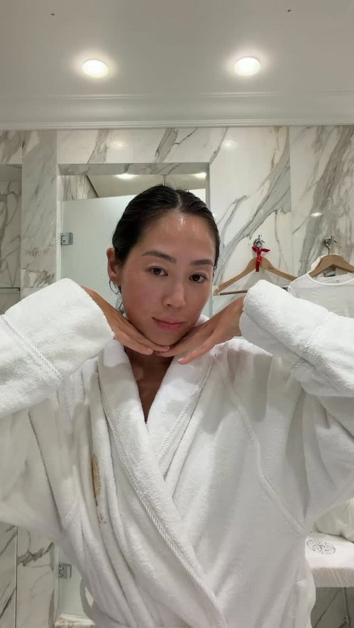 Thank you @sharkbeauty for this facial in one device!!! Helps depuff, exfoliate, hydrate and glow all in one

#SharkPartner #SharkFacialProGlow