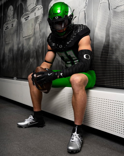 Built to shine. 

Game 6 uniform combo for @OregonFootball. #GoDucks