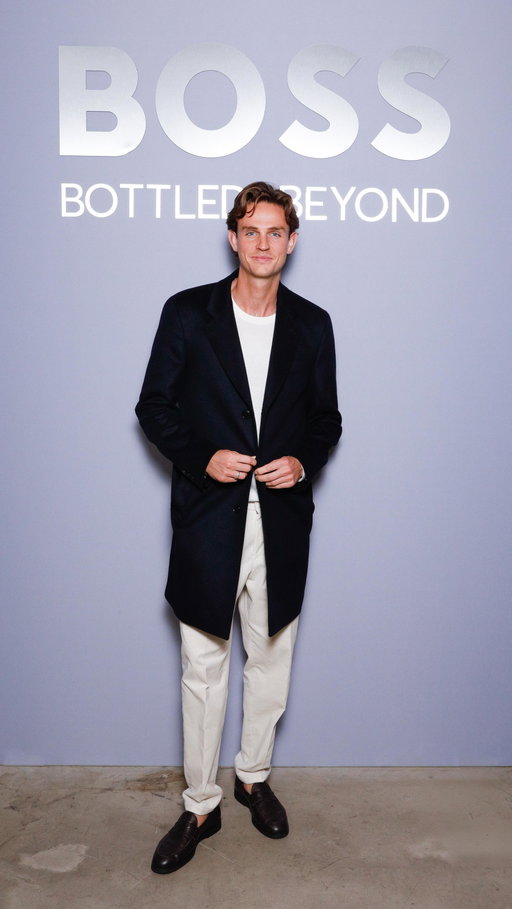 Beers downtown to the BOSS Bottled Beyond event in NYC, a bold scent that takes you from the streets to the spotlight. Ad

#bossbottledbeyond #BOSSRecognizeBOSS