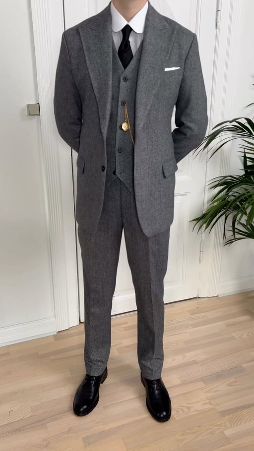 How to dress like Tommy Shelby in Peaky Blinders - 🎬

#menswear #mensstyle #mensfashion #peakyblinders #tommyshelby
