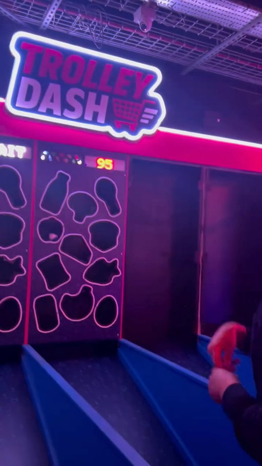 @gameshowallstars has landed in Leeds 🤩 

Be the star of your favourite TV Game Show in this full immersive activity! 

Tuck into a Pizza and try one of their unique cocktails 🍹 

#leedsbucketlist #gameshowallstars #leedsbars #gamesbar gifted