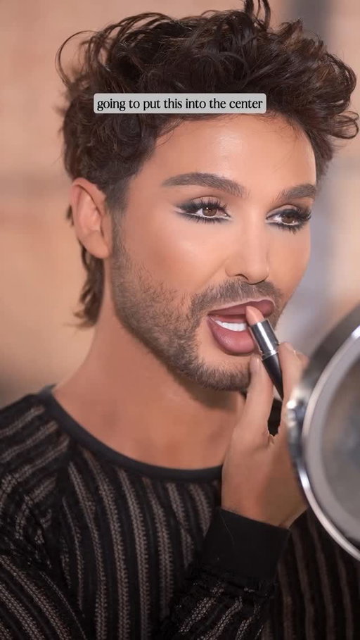 🤷🏻‍♂️ How do we feel about this throwback lip combo? 💄 The @maccosmetics shades I used:
-
LINER: Root For Me
LIPSTICK: Fleshpot
GLOSS: Clear Lipglass