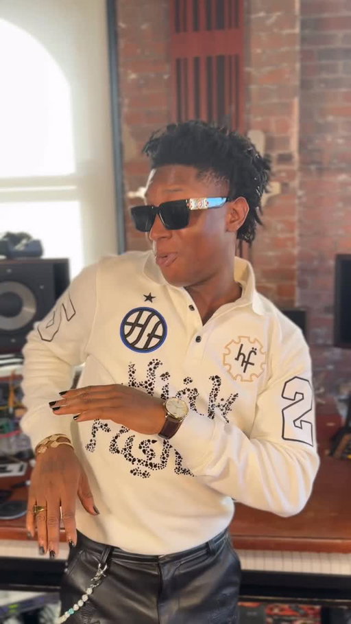 @bella_shmurda stopped by our studio and played us his new album 🔥🔥

Go listen to ‘Sanity’ - OUT NOW on Audiomack

Song: “Fuji Fusion” by #BellaShmurda & #K1DeUltimate