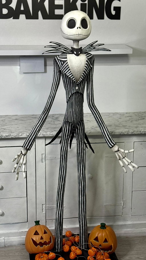 LIFE SIZE Jack Skellington CAKE 🍰 
.
.
.
#thisishalloween #cake #halloween #thenightmarebeforechristmas #jackskellington #cakes #cakedecorating #art