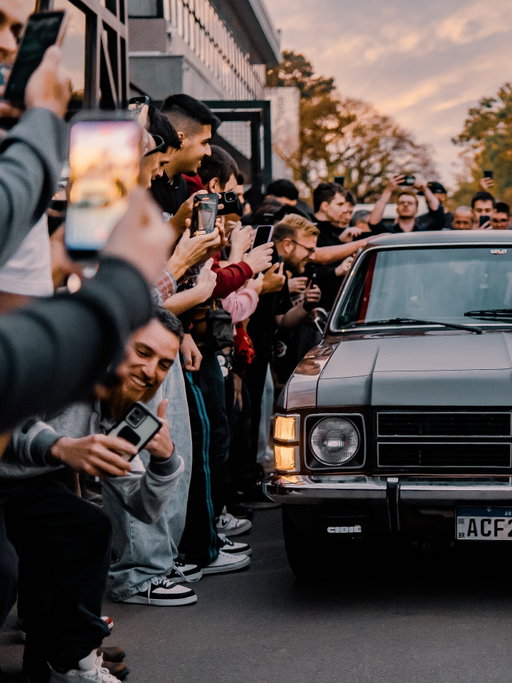 Que dia, meus amigos! A galera marcou presença em peso pra ver de perto a Karavan do @ricardinhoacf, e a energia foi simplesmente surreal.

📷 Créditos pelos cliques ao @fabiosluc @fwfilms_