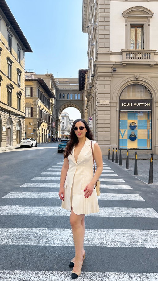 👇Your guide to wine windows in Florence 🍷 

As you wander through the Renaissance city, you’ll spot little arched windows tucked into old stone walls, serving up wine and aperitivos on the go. It’s the most charming bar crawl experience - be sure to save some of these hidden wine windows for your next trip.

📍Antica Bottega 20 Via dell’Oriuolo 
📍Osteria Belle Donne  16R Via delle Belle Donne 
📍Ristorante Pietrabianca 45R Via Cavour 
📍La Buchetta del Vino Dello Strozzino 16R Piazza degli Strozzi 
📍Cantina de’ Pucci 4 Via de’ Pucci 
📍Babae Firenze 21R Via Santo Spirito 
📍Osteria San Fiorenzo 8 Borgo San Frediano

#FlorenceItaly #Florencerooftop #FlorenceTravel #Florencerooftop #Florenceguide #Italytravel #winewindow #AperitivoFlorence #Placestovisit #secretFlorence #hiddenflorence #florencebars #VisitItaly #ExploreItaly #Florencewinewindows #placestovisitinflorence