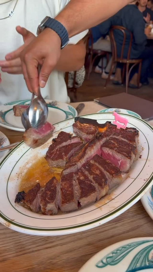 The world’s most famous steakhouse! 
📍 @peterlugersteakhouse , NYC

#steak #porterhouse #dryaged #steakhouse #nyc