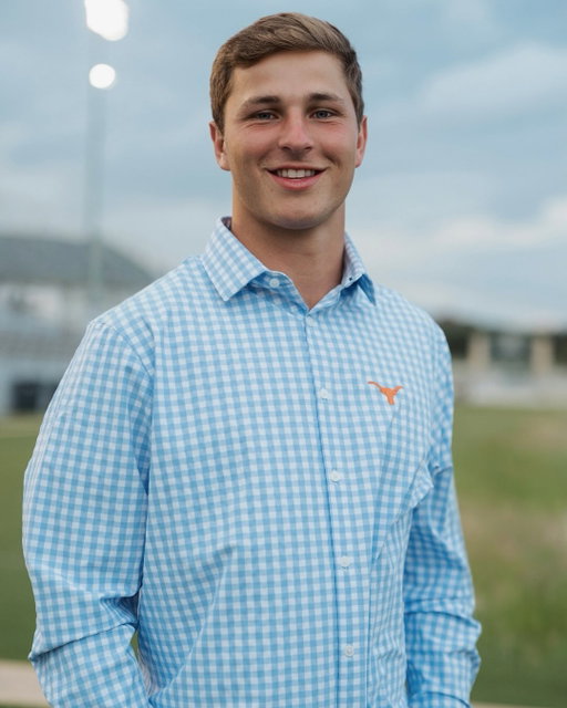 I choose Mizzen+Main for my off-the-field looks because they give me confidence I can carry onto the field. #HookEm #teammizzen