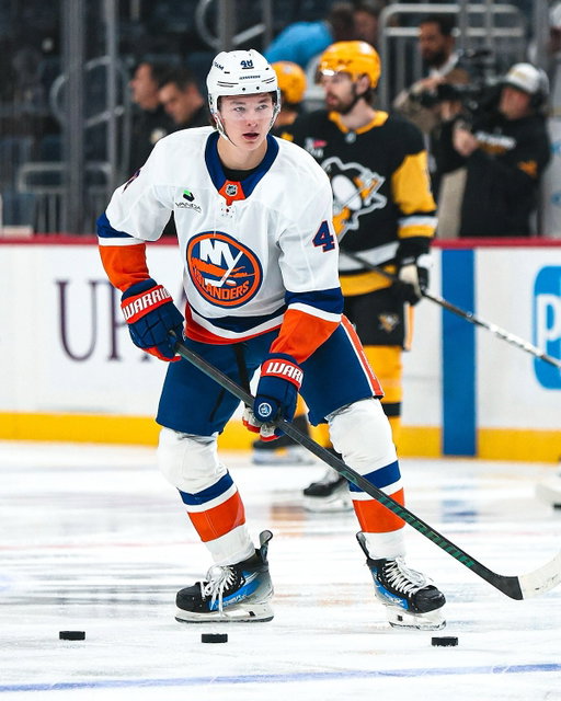 HERE WE GO 🤩 

How we feelin’ about @matthew.schaefer48, @nyislanders fans? #NHLFaceOff