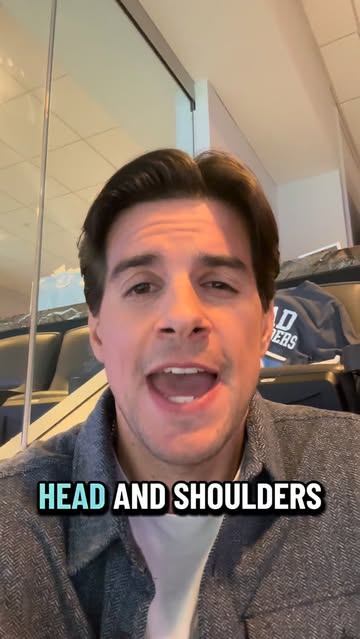 #Ad #HeadandShouldersPartner Trying to enjoy the game and this guy showed up… anyone know what this thing is?