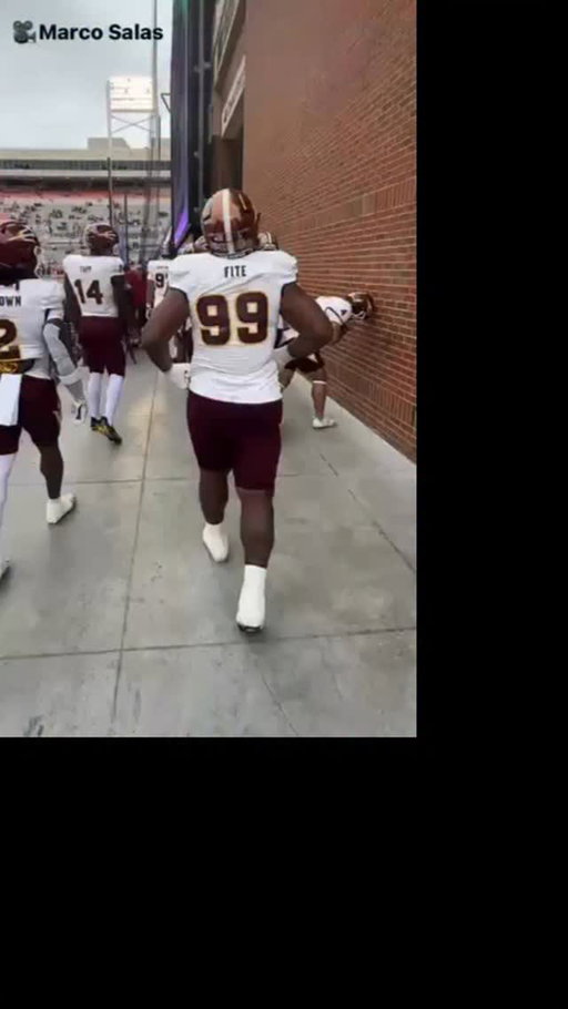 #GIANTS ROOKIE CAM SKATTEBO TAKES HIS HELMET AND RUNS INTO BRICK WALLS JUST FOR THE HELL OF IT.

😳😳😳

AN ABSOLUTE PSYCHO.