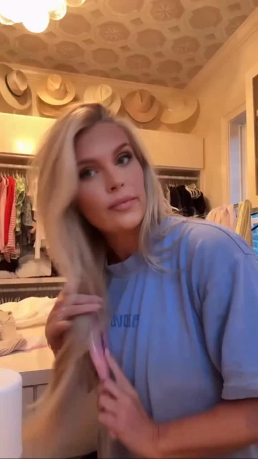 After having Teddi, I thought slipping back into old routines would be easy, but life had other plans. A few weeks ago I joined @weightwatchers and it’s already been such a game-changer. 
With so many exciting things coming up (hello, Victoria’s Secret fashion show 👀), I’m ready to feel my best, mentally and physically. Can’t wait to share this journey with you all. #weightwatcherspartner
