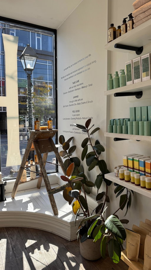 the weathers getting colder and my skin is getting dryer  so I tried the honey tapping facial at @shophealthhut and got my glowy and hydrated skin back 🍯

the honey tapping facial boosts circulation, supports lymphatic drainage, and exfoliates the skin 

Use code KAT25 for 25$ off your first facial at health hut 🤍

#torontoselfcare #torontofacial #healthhut #manukahoney #torontobestfacial #torontobeautyblogger #thingstodotoronto #blogto