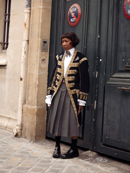 What I wore to the @thombrowne ss26 men’s & women’s show and to close out my Paris Fashion Week on the most magnificent high.  Thank you to the team for considering me again.  I will never forget this.

It was worth my last minute scramble to find a men’s vintage coat.  I pinned earrings to the coat to wear as twin broaches flanking each other and replaced a neck tie with a vintage rhinestone broach shaped like a bow that I’ve had for several years. 

My vlog of fashion week has just been published on YouTube.  Including finding the coat and all the other behind the scenes not shown here. Warning: you’ll need an hour to watch it 🖤

#menswear #vintagelove #pfw #thombrowne