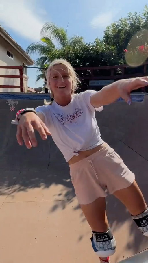 Backyard skate! 😊 🪄💓

#iguanabowl #skatediy #backyardramp #thesillylife #stereosince92 @stereoskateboards @boneslovemilk @mcgillsskateshop @187killerpads