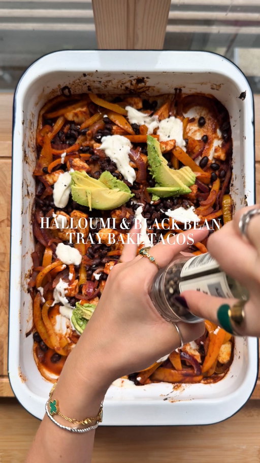EP 1: BABE ON A BUDGET TAKES THE FOOD SHOP! 🛒

Meal 3: Halloumi & Black Bean Tray Bake Tacos

🍴2-3 portions
⏰ 30 minutes
- Store cupboard essentials: oil, salt & pepper, garlic granules, paprika, onion powder

👩🏼‍🍳 Ingredients 👩🏼‍🍳 

- 2 red onions
- 3 bell peppers
- 400g black beans
- 1 block of halloumi 
- 1tbsp oil
- 2tbsp chipotle paste
- 1tsp garlic powder
- 1tsp paprika
- 1tsp onion powder
- 6-8 mini wraps

To serve: sour cream, avocado & fresh parsley

To make…

🌮 Preheat your oven to 180 degrees.

🌮 Slice up your veggies & cube your halloumi. Add everything into a tray along with your drained black beans. 

🌮 Drizzle with oil & season with paprika, garlic, onion, salt & pepper and chipotle paste. Toss well.

🌮 Pop into the oven for 20-25 minutes and then give everything a good mix. 

🌮 Top with sour cream, avocado & fresh parsley. Serve up into your wraps & enjoy!

BULKING OUT? Make with some extra veggies & black beans! You could even cook up some of the rice we bought and stir that through.

Store in the fridge for up to 3 days in an air tight container. If using as leftovers, add the sour cream & avo before reheating in the microwave until piping hot. 🫙

This also freezes really well, so one for the stash!

#veggierecipes #budgetfoodshop #weeklyfoodshop #vegetarian #foodshopping #babeonabudget