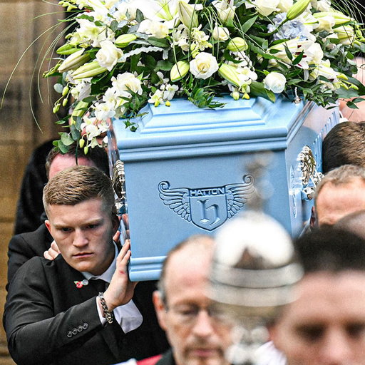 Thinking of this young man today. Campbell is a friend of our family. 

One of the hardest things in life is to bury your father. 

@campbellhatton you are a credit to your dad 

RIP Ricky , there will only ever be one Ricky Hatton. 

What an unbelievable turnout today for an unbelievable man. 

❤️❤️❤️❤️❤️
