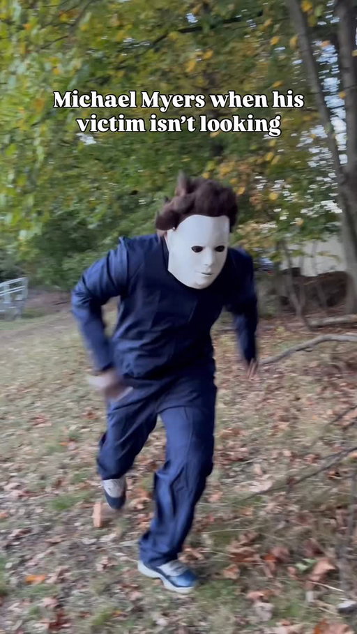 Michael Myers when nobody is looking 😂🏃🏻‍♂️

#halloween #comedy #michaelmyers