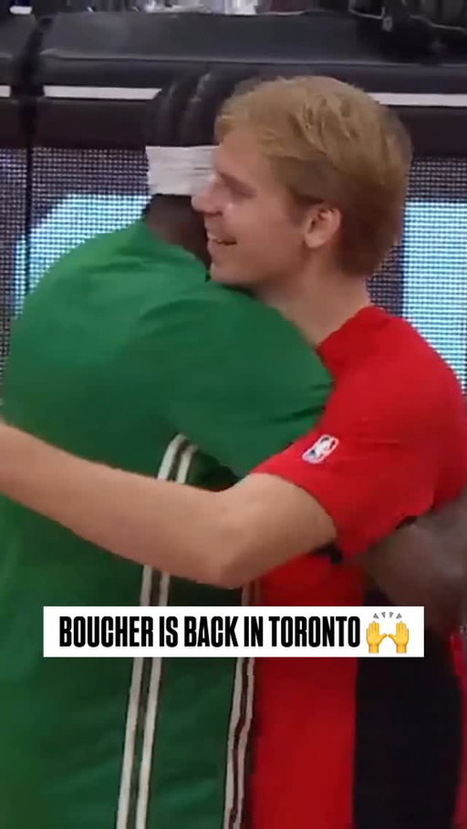 @slimmduck greets his former @raptors teammates in his return to Toronto 🥹 • BOS-TOR on NBA League Pass