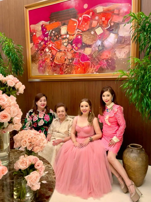 Happy birthday Ma! I Love You Always Forever! Had so many fun times with you and ohh I forgot you were once a Belobaby. I used to bring you there 🤭 I used to always bump into you in San Antonio Plaza making lamyerda. Eating your favorite sashimi 🍣 every single day. You were my In and Out partner. We love burgers 🍔  I remember how you loved to see the good looking students 😄 in UCLA campus that we used to frequent. How I miss those days. Praying we can do that again 🙏🏻