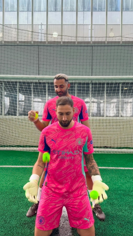 Goalkeeper reaction test ⚡️