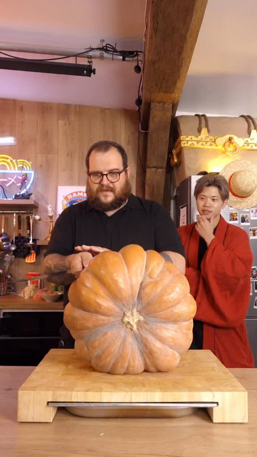 Cut the Pumpkin with the sharp knife.🔪✨

@gastronogeek 
#knife #sharpening #sharpener #asmr