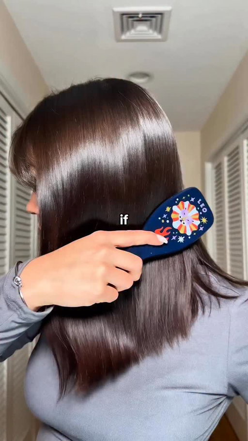 most people don’t realize your hair porosity isn’t the same everywhere. the ends of your hair are literally years older than the roots, so obviously they’re gonna behave differently. if you’re using the same products from scalp to ends and wondering why your hair feels dry or frizzy or flat…that’s probably why.

high porosity hair loves moisture but can’t hold onto it, which is where coconut oil actually helps. when you put it on before shampoo, it fills in the gaps and stops protein loss while you wash. that’s why your hair feels stronger and smoother after.

and please stop doing the float test. just run your fingers down your hair. if it feels smooth, it’s lower porosity. if it feels rough, that part’s higher. 

i’m not here to gatekeep or push random trends. i just want people to actually understand their hair so you can stop wasting money on things that don’t work for you. if you like learning the why behind hair care, you’ll like it hereeee💕💕💕

#hairtok #hairtips #hairporosity #hairscience #beautytok #audreyvictoria