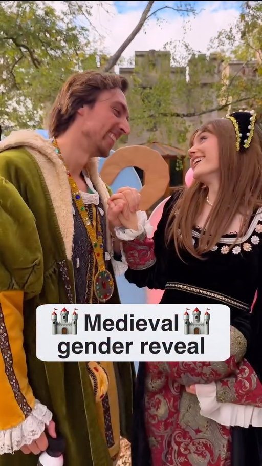 Medieval gender reveal 🏰⚔️🩵🩷
 
#horriblehistories #contentmachine #anneboleyn #medieval #henryviii #tudor